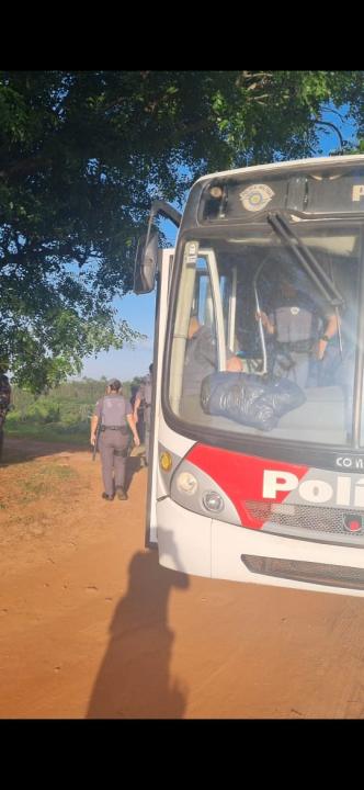 Foto 4 de 8 — Operação de reintegração de posse mobiliza mais de 100 policiais em Boa Esperança do Sul